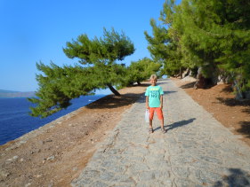 Fra gåtur hjem fra stranden i Vlichos - den skønneste udsigt, her Nikolas